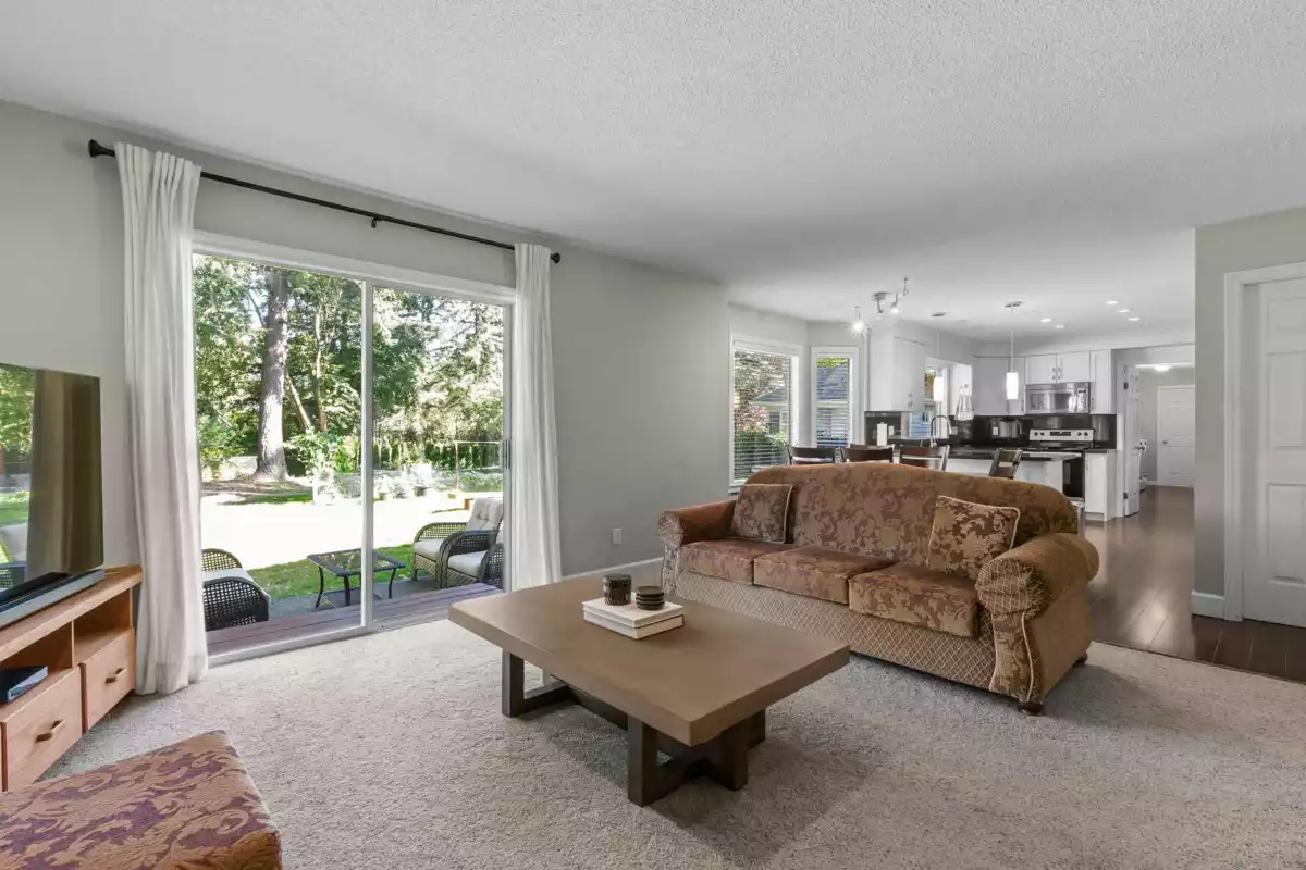 Kitchen Island Photo of 14273 26 Avenue, Surrey, BC