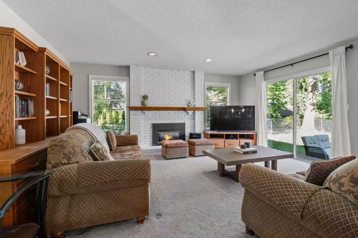Living Room Photo of 14273 26 Avenue, Surrey, BC
