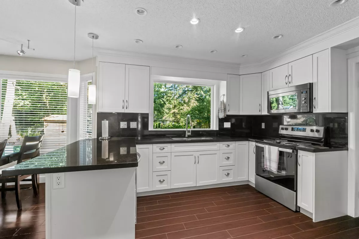 Walk-In Closet Photo of 14273 26 Avenue, Surrey, BC