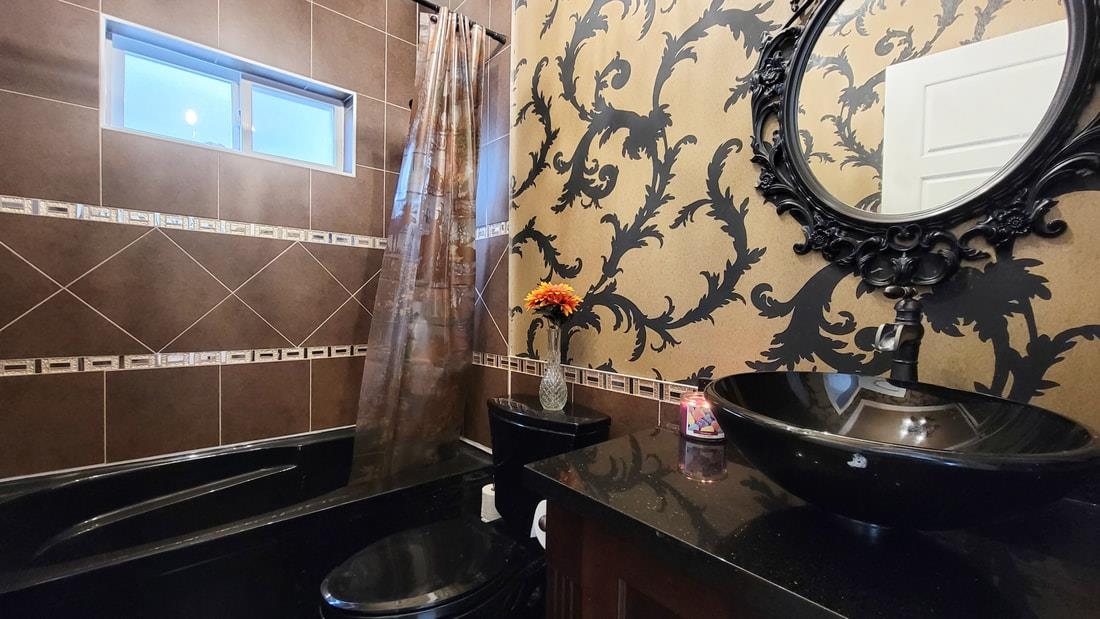 Guest Bathroom Photo of 5977 151 Street, Surrey, BC