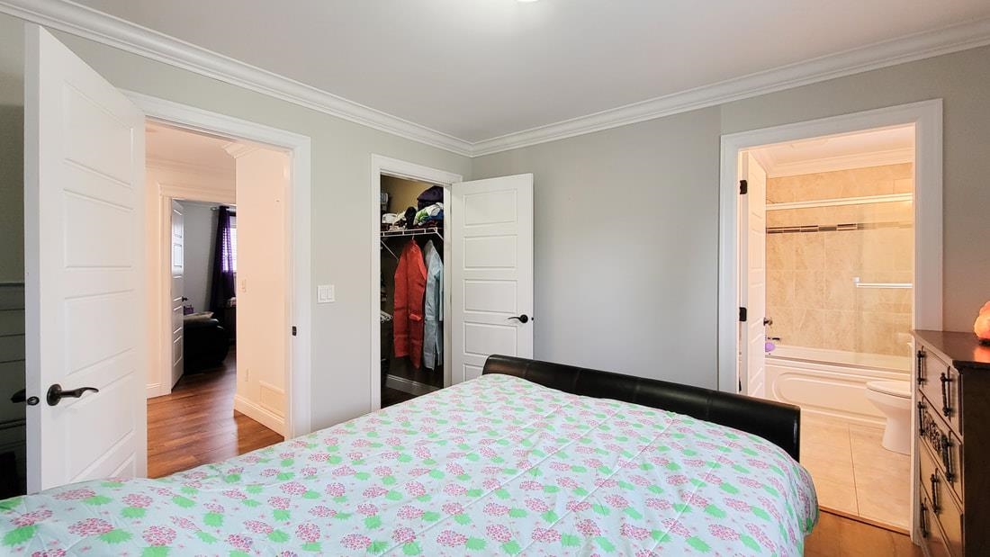 Hallway Photo of 5977 151 Street, Surrey, BC