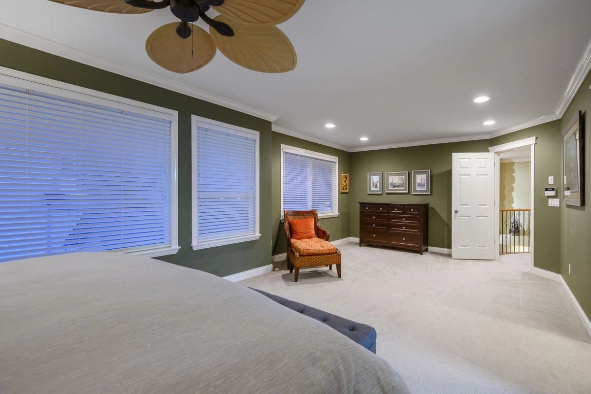 Guest Bathroom Photo of 24270 Mcclure Drive, Maple Ridge, BC