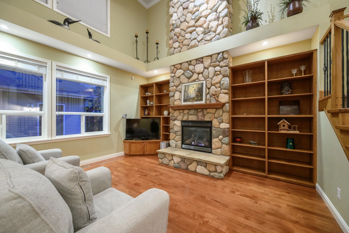 Kitchen Photo of 24270 Mcclure Drive, Maple Ridge, BC