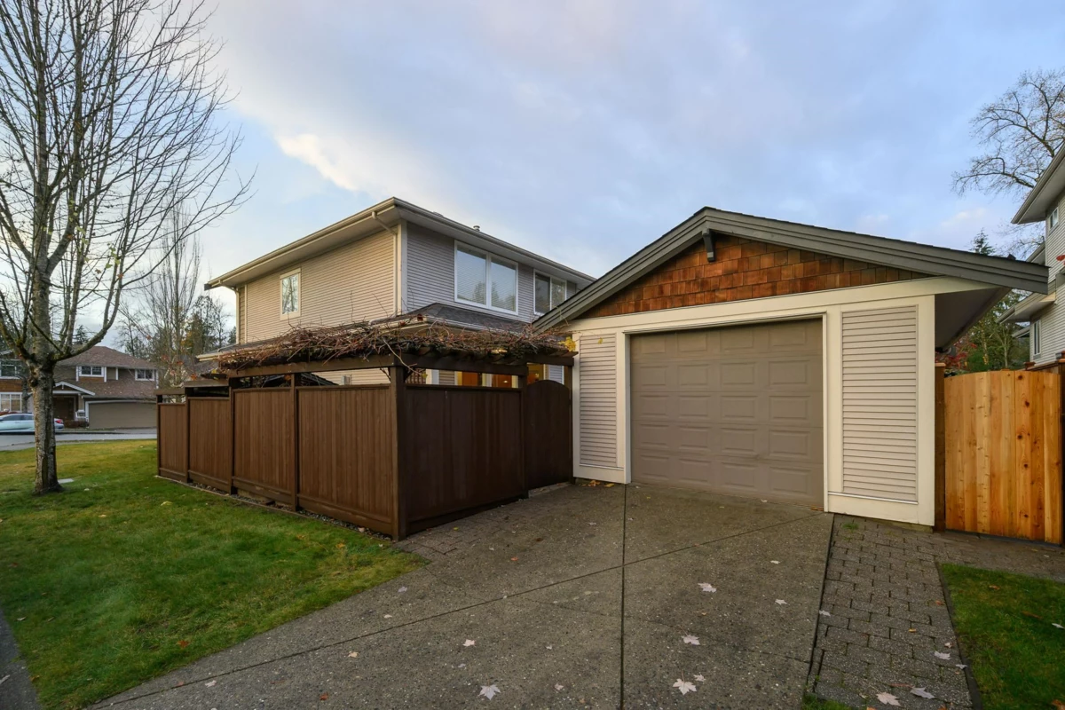 Outdoor Kitchen Photo of 24270 Mcclure Drive, Maple Ridge, BC