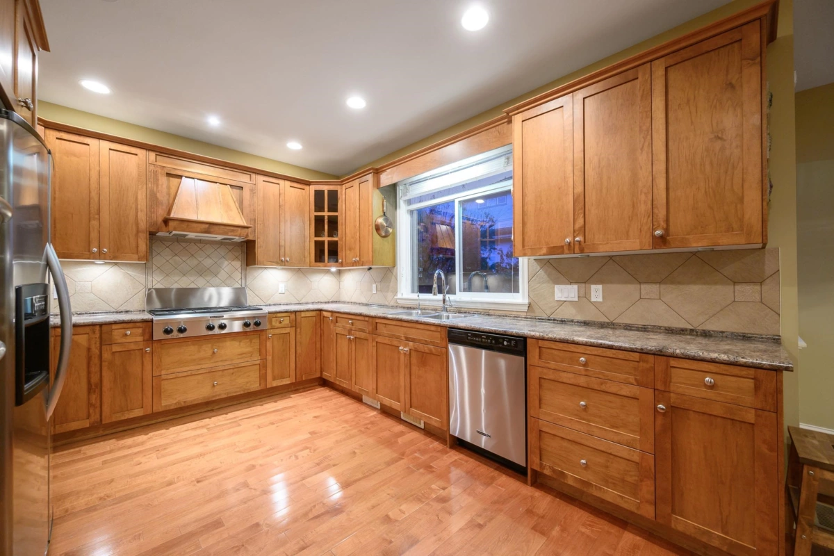 Primary Bathroom Photo of 24270 Mcclure Drive, Maple Ridge, BC
