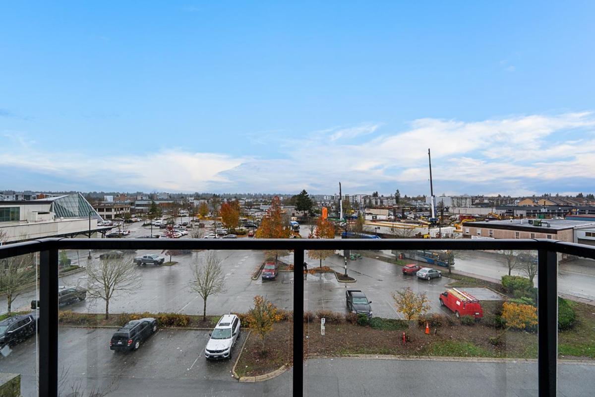 Outdoor Deck Photo of 421 20360 Logan Avenue, Langley, BC