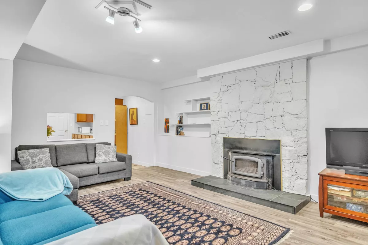 Basement Recreation Room Photo of 3296 Institute Road, North Vancouver, BC