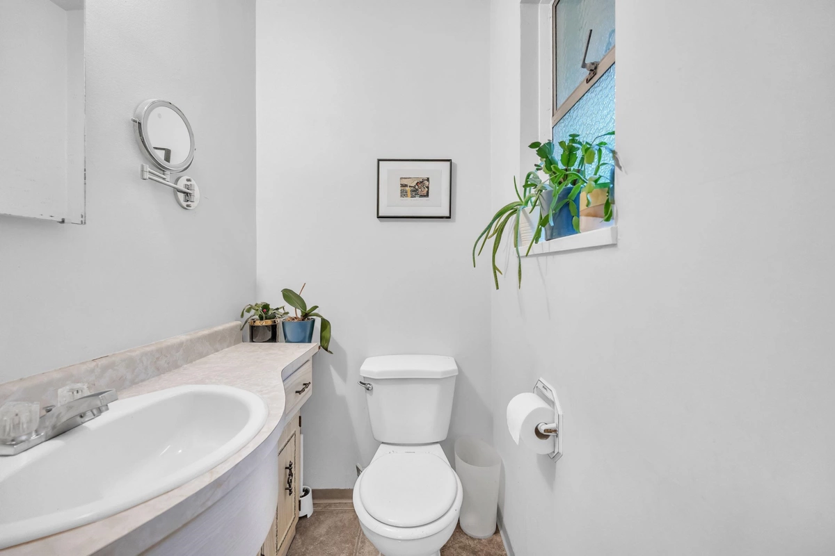 Breakfast Nook Photo of 3296 Institute Road, North Vancouver, BC