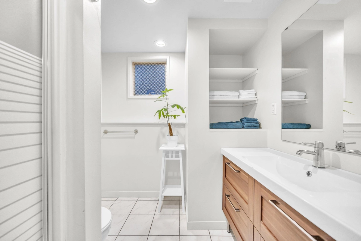 Entry Foyer Photo of 3296 Institute Road, North Vancouver, BC