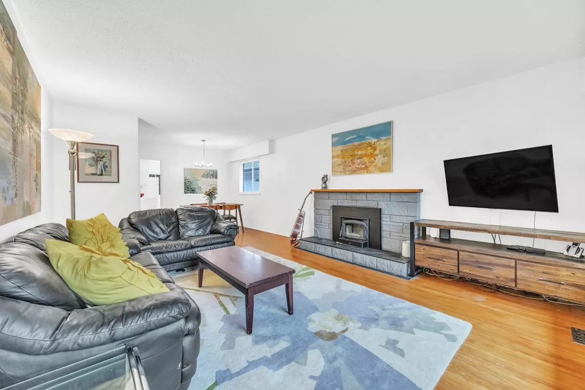 Living Room Photo of 3296 Institute Road, North Vancouver, BC