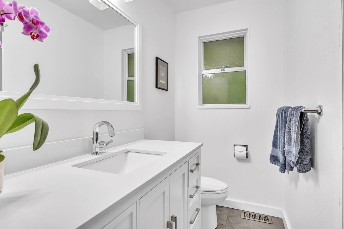 Walk-In Closet Photo of 3296 Institute Road, North Vancouver, BC