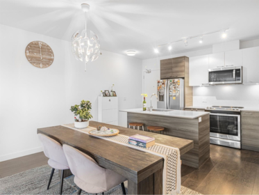 Kitchen Island Photo of 626 13963 105 Boulevard, Surrey, BC