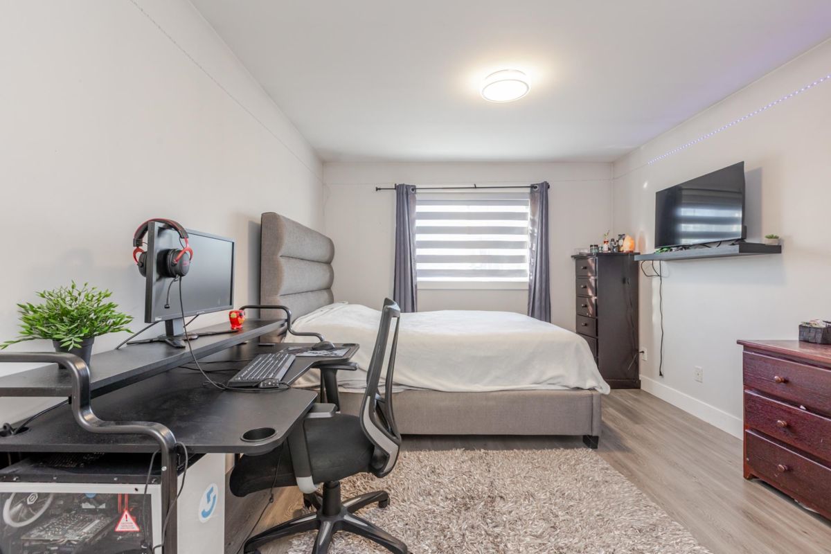 Hallway Photo of 11060 158b Street, Surrey, BC