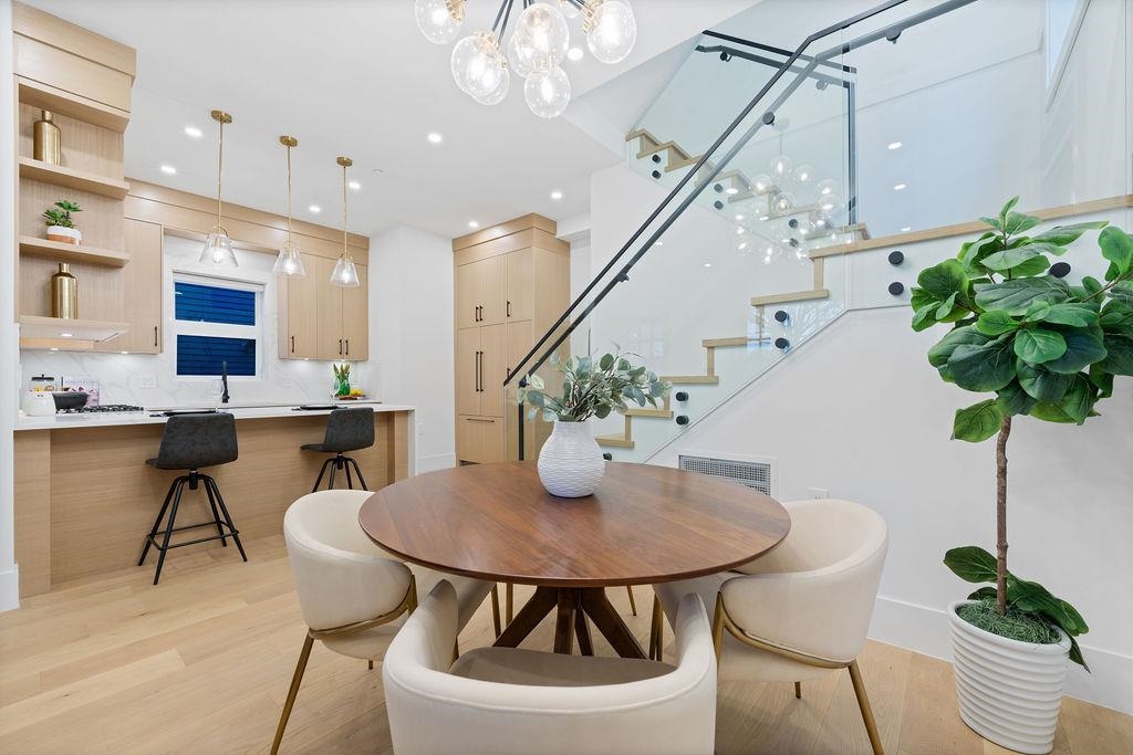 Kitchen Island Photo of 1 1166 E 11th Avenue, Vancouver, BC