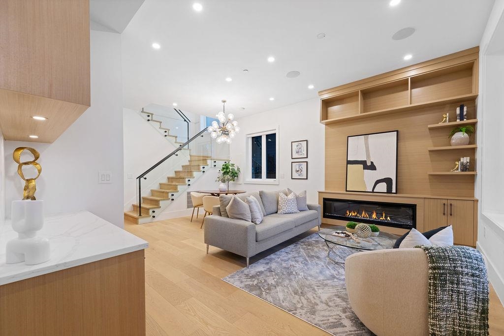 Living Room Photo of 1 1166 E 11th Avenue, Vancouver, BC