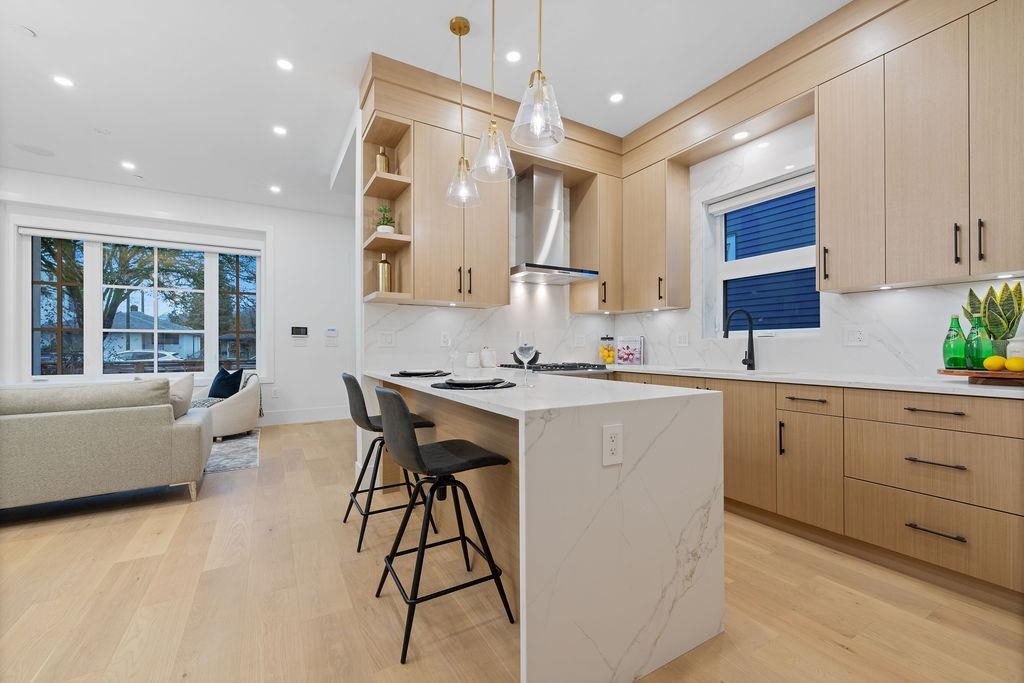 Primary Bathroom Photo of 1 1166 E 11th Avenue, Vancouver, BC