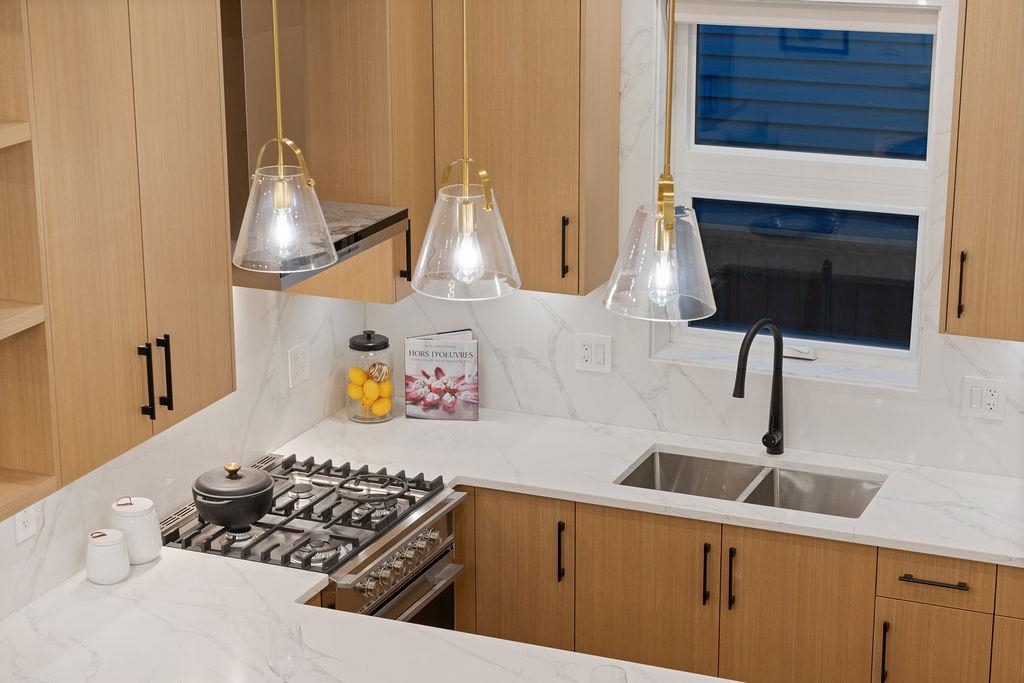 Walk-In Closet Photo of 1 1166 E 11th Avenue, Vancouver, BC