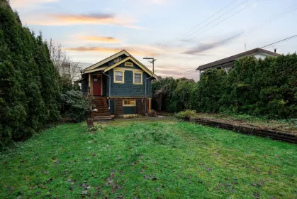 Hot Tub / Spa Photo of 2336 Rindall Avenue, Port Coquitlam, BC