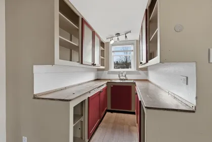 Walk-In Closet Photo of 2336 Rindall Avenue, Port Coquitlam, BC