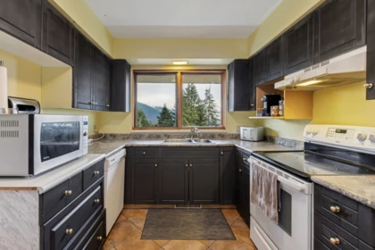 Pantry Photo of 556 Ballantree Road, West Vancouver, BC