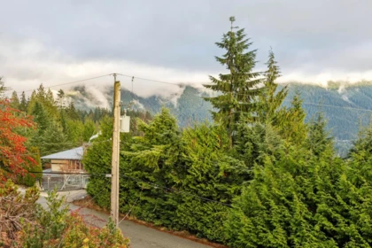 Swimming Pool Photo of 556 Ballantree Road, West Vancouver, BC