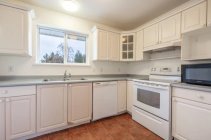 Kitchen Island Photo of 18 5610 Trail Avenue, Sechelt, BC