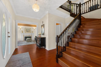 Entry Foyer Photo of 1911 131 Street, Surrey, BC