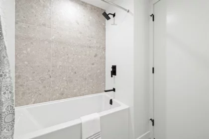 Entry Foyer Photo of 508 2015 St. Johns Street, Port Moody, BC