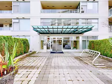 101 9298 University Crescent, Burnaby, BC