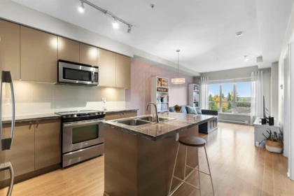 301 6430 194 Street, Surrey, BC, Surrey — Apartment/Condo for sale
