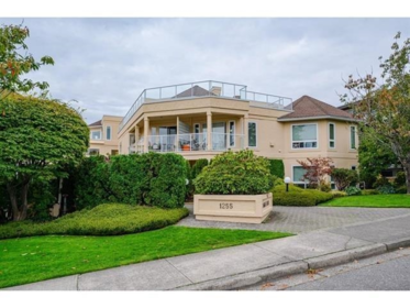 Kitchen Photo of 207 1255 Best Street, White Rock, BC