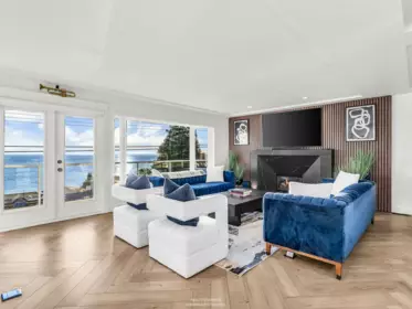 15383 Columbia Avenue, White Rock, BC, White Rock — Single Family Residence for sale
