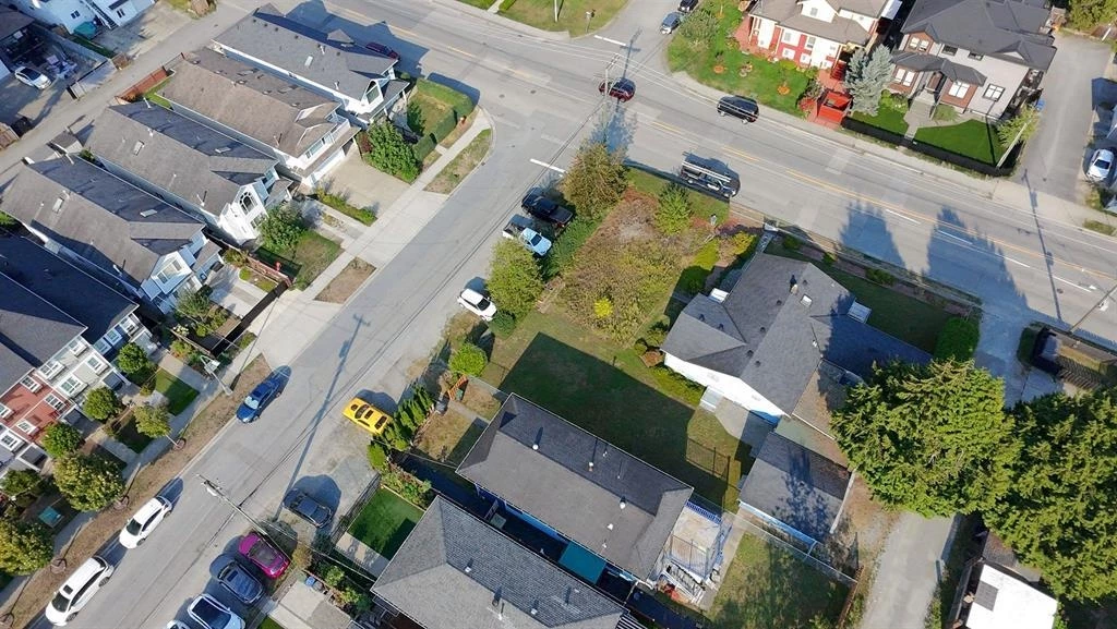 Garden / Landscaping Photo of 3047 Oxford Street, Port Coquitlam, BC