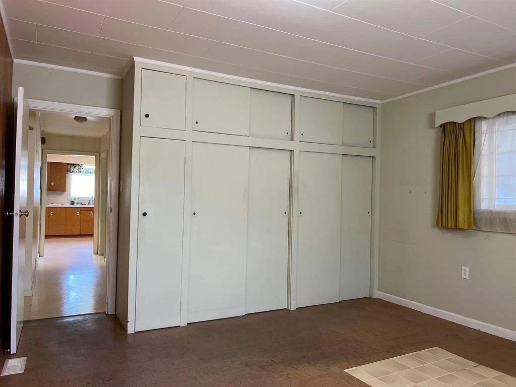 Hallway Photo of 3047 Oxford Street, Port Coquitlam, BC