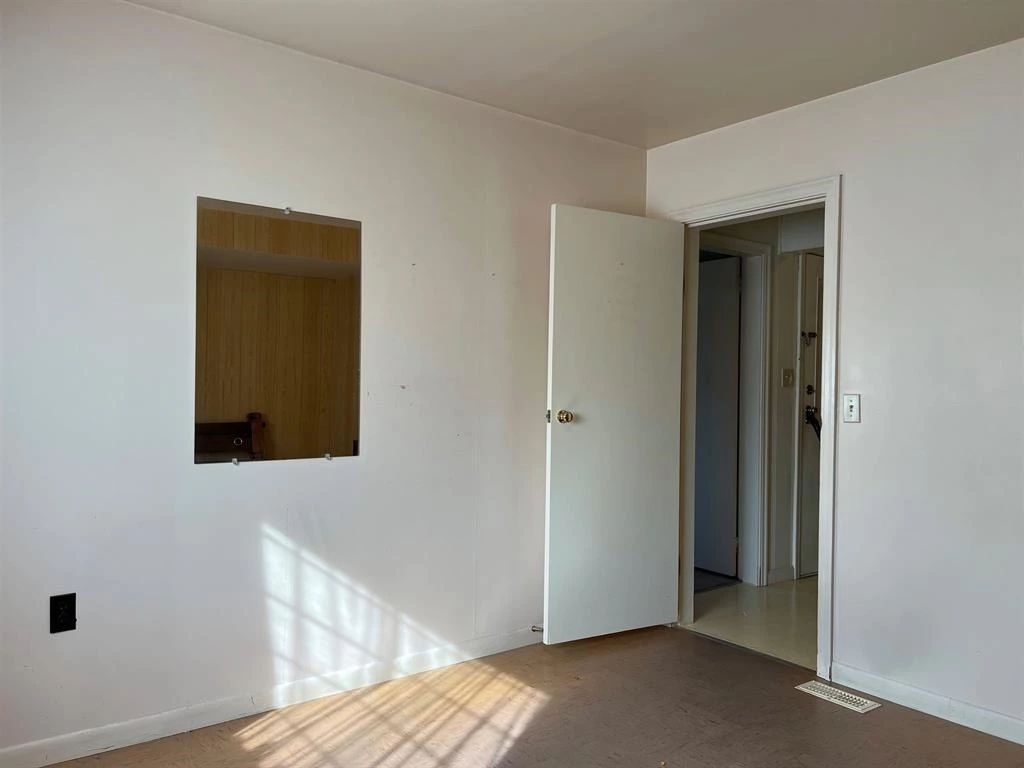 Walk-In Closet Photo of 3047 Oxford Street, Port Coquitlam, BC