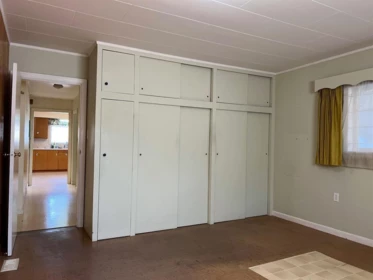 Hallway Photo of 3047 Oxford Street, Port Coquitlam, BC