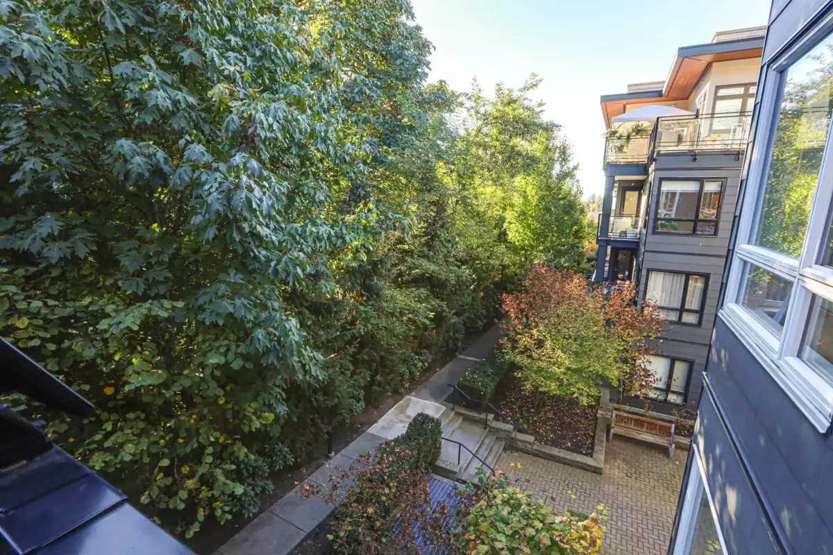 Entry Foyer Photo of 205 13925 Fraser Highway, Surrey, BC