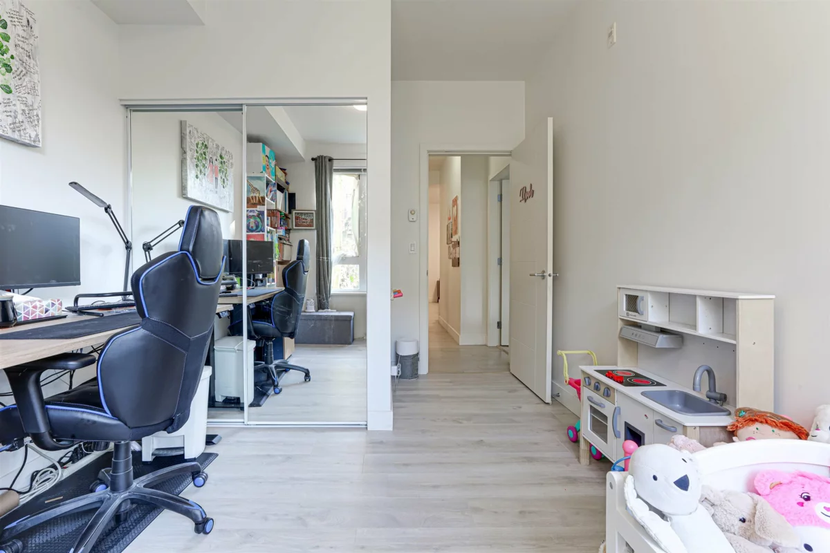 Office / Den Photo of 205 13925 Fraser Highway, Surrey, BC