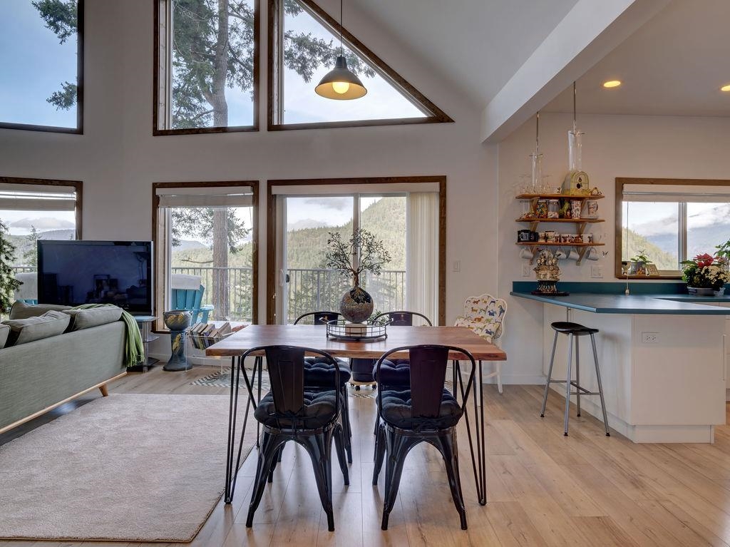 Family Room Photo of 5280 Cecil Hill Road, Madeira Park, BC