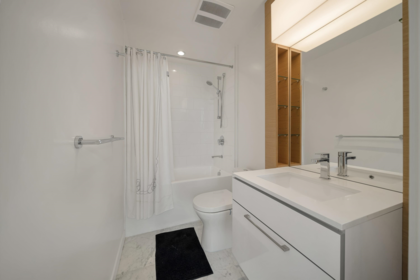 Guest Bathroom Photo of 3705 13438 Central Avenue, Surrey, BC