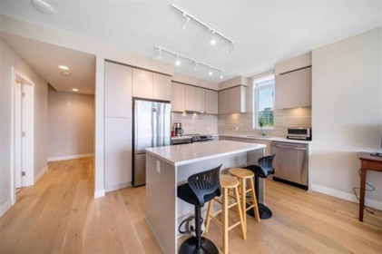 504 8761 University Crescent, Burnaby, BC