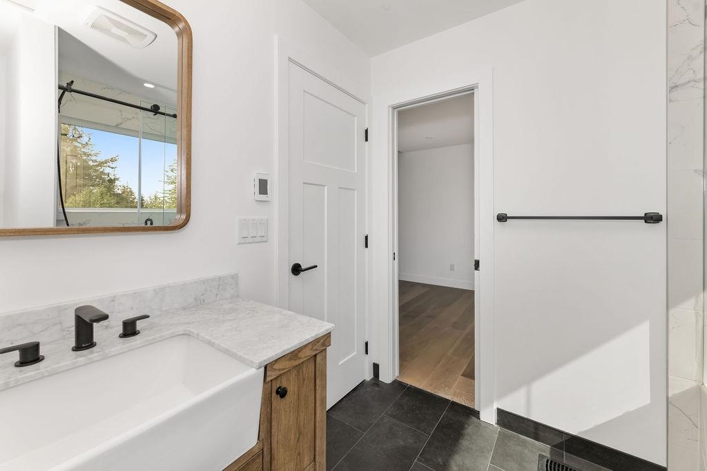 Entry Foyer Photo of 6315 Burdett Road, Sechelt, BC