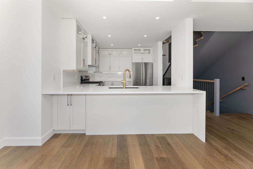 Kitchen Island Photo of 6315 Burdett Road, Sechelt, BC