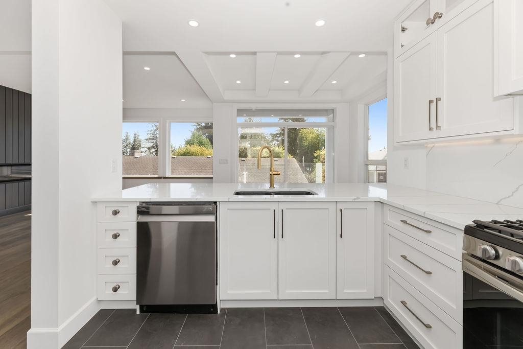 Kitchen Photo of 6315 Burdett Road, Sechelt, BC