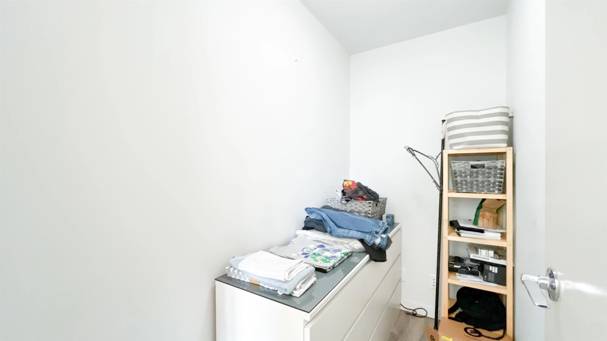 Kitchen Island Photo of 905 161 W Georgia Street, Vancouver, BC