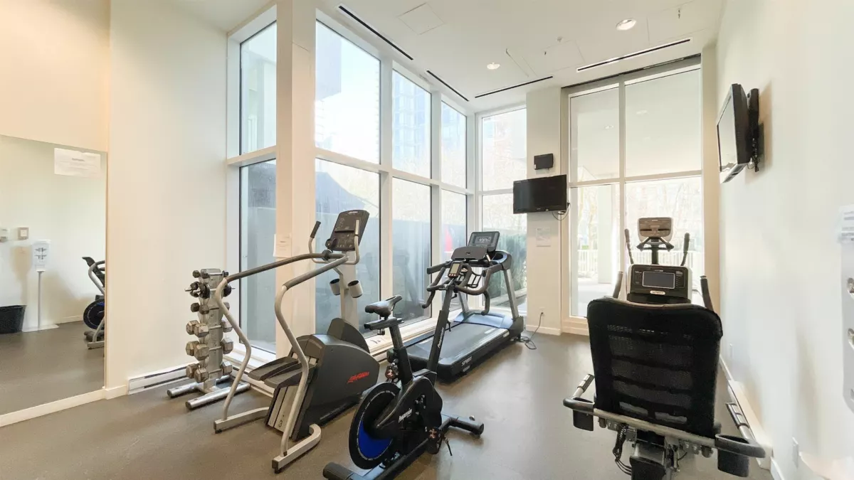 Walk-In Closet Photo of 905 161 W Georgia Street, Vancouver, BC