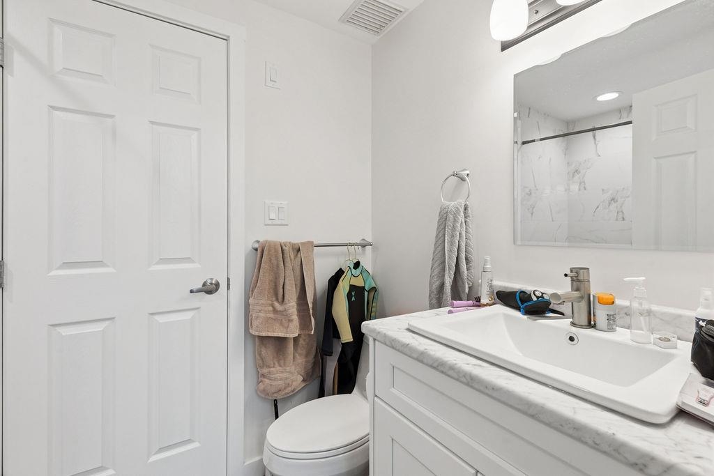 Primary Bathroom Photo of 6605 Turnberry Crescent, Vancouver, BC