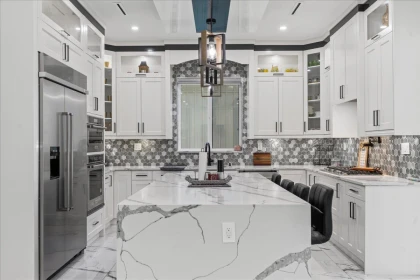 Kitchen Island Photo of 32597 Willingdon Crescent, Abbotsford, BC