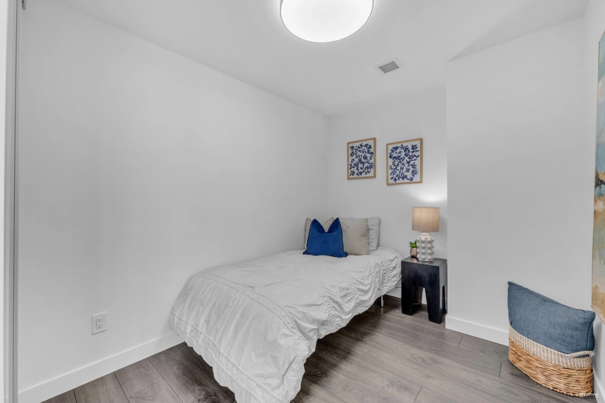 Guest Bathroom Photo of 1105 6463 Silver Avenue, Burnaby, BC