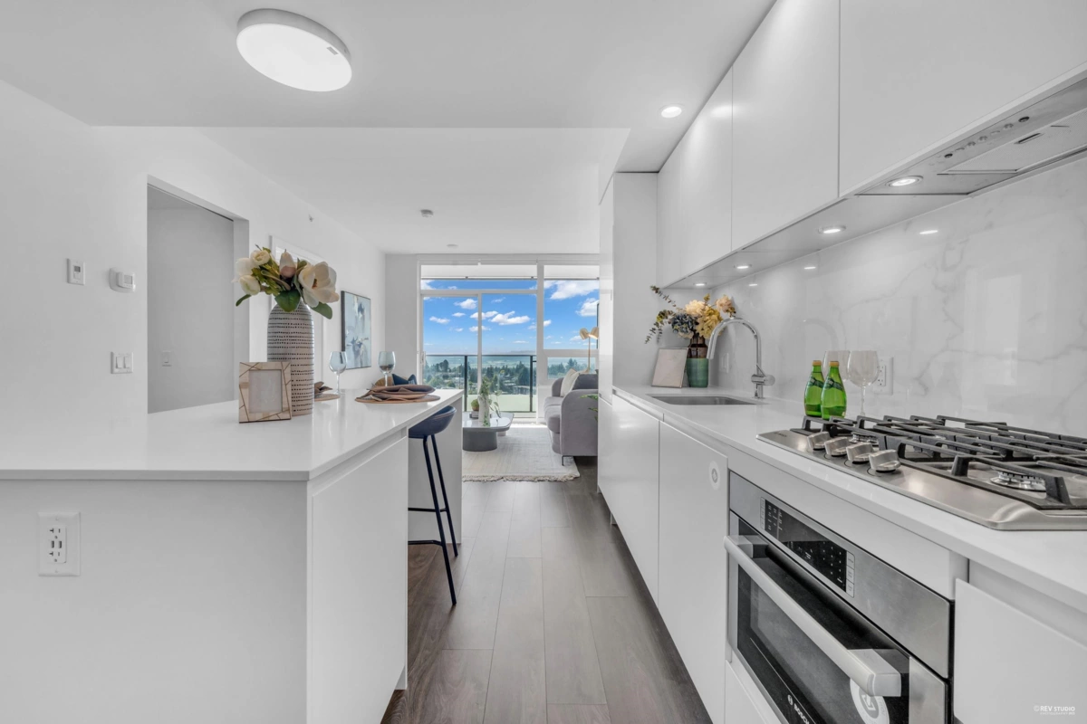 Kitchen Island Photo of 1105 6463 Silver Avenue, Burnaby, BC